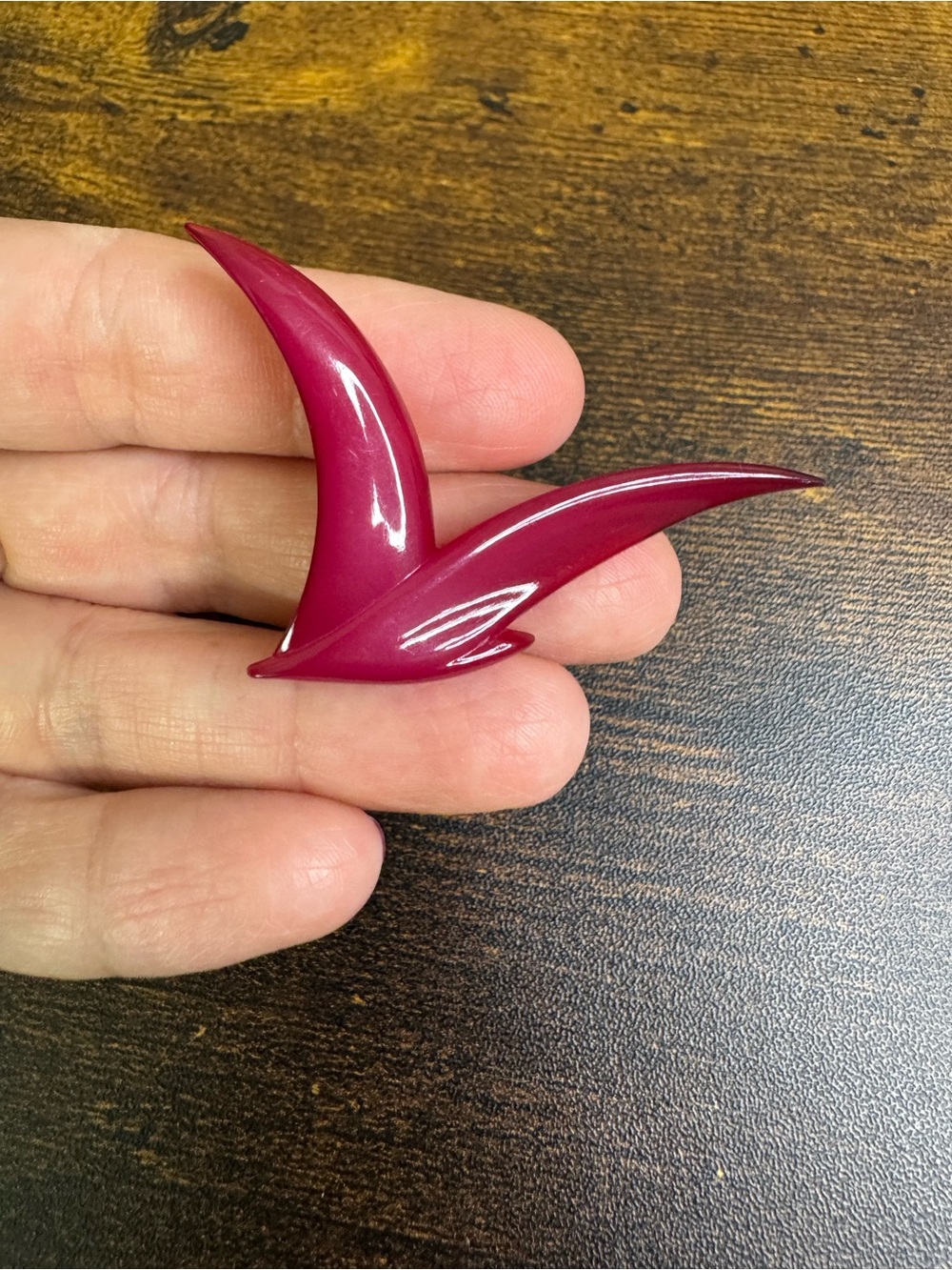 B+D Denmark Burgundy Lucite Bird Pin Brooch - Buch Deichmann Vintage 1970’s